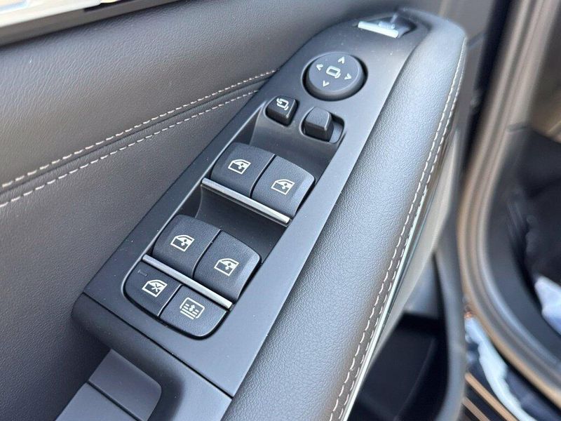 New 2027 BMW X7 xDrive40iImage 16