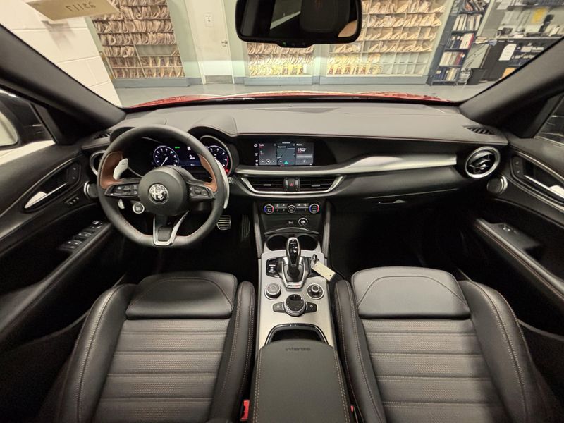 New 2025 Alfa Romeo Stelvio Intensa AwdImage 15