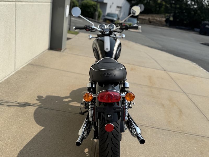 2025 Triumph Bonneville T120Image 5