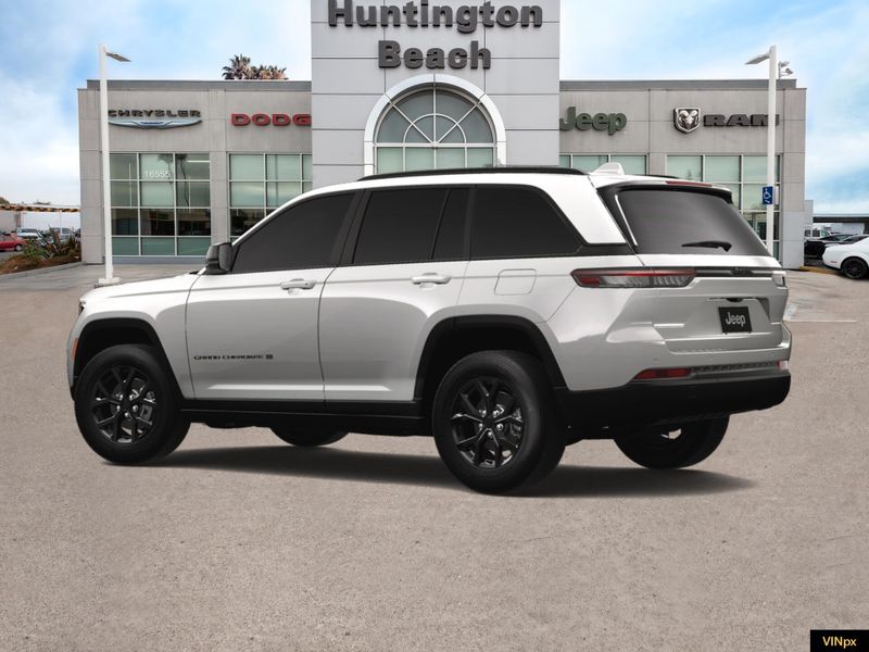 2025 Jeep Grand Cherokee Altitude 4x2Image 4