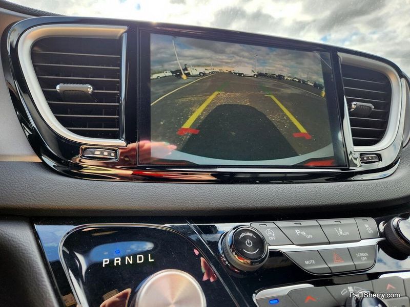 Used 2026 Chrysler Pacifica Select