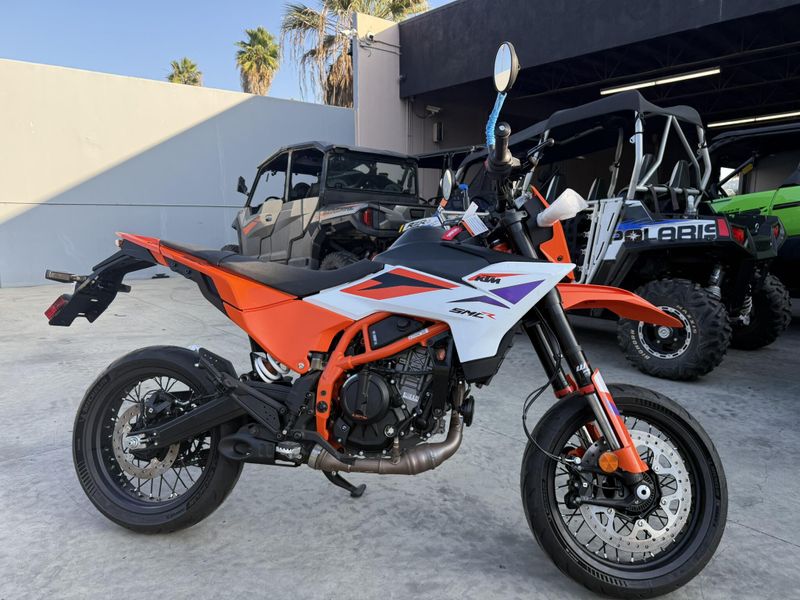 New 2025 KTM 390 SMC R Image 10