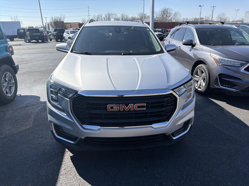 Used 2022 GMC Terrain SLEImage 2