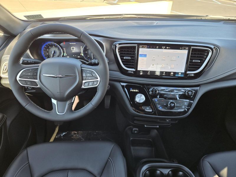 New 2026 Chrysler Pacifica Select FWD