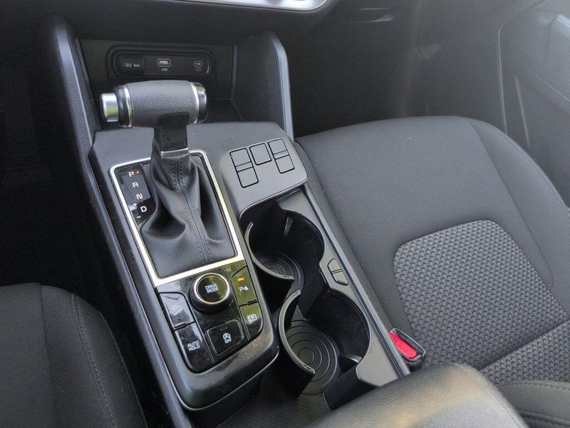 2024 Kia Sportage LXImage 18