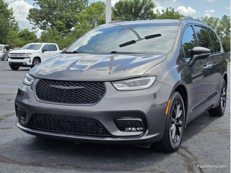 Used 2021 Chrysler Pacifica Touring L S