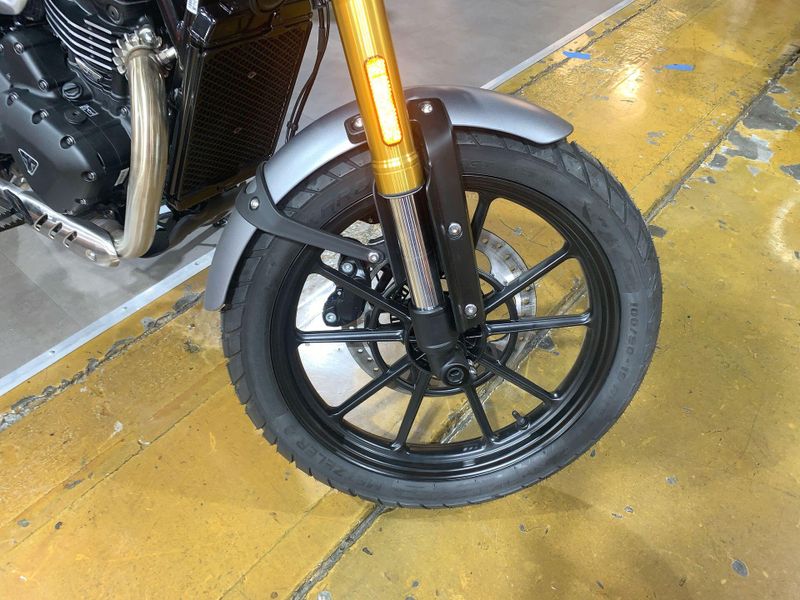New 2025 Triumph SCRAMBLER 400 X Image 15