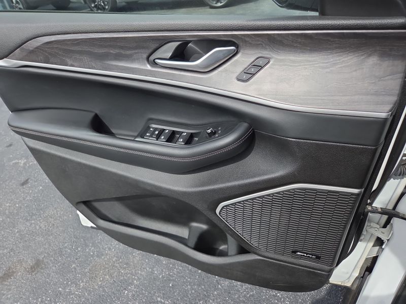 2022 Jeep Grand Cherokee Limited photo 14