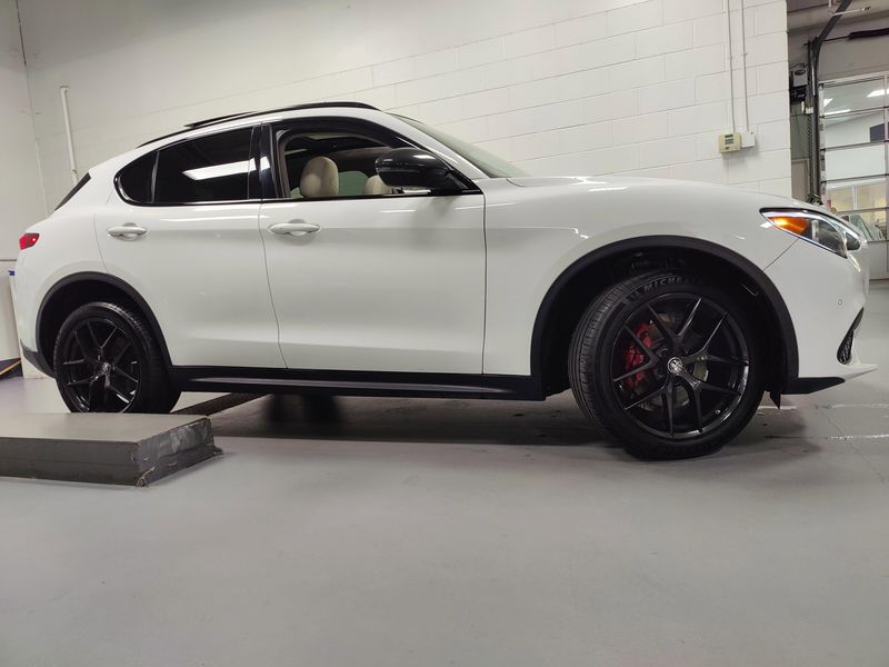 Used 2019 Alfa Romeo Stelvio Ti Nero AWD w/Sunroof/NavImage 3
