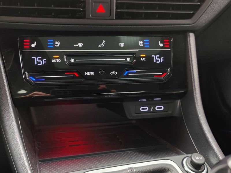 Used 2025 Volkswagen Jetta SEL w/Sunroof & NavigationImage 20
