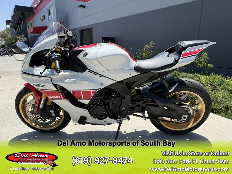 2022 Yamaha YZF-R1 Image 10