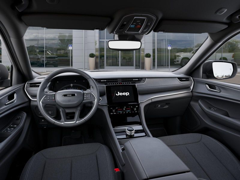 New 2025 Jeep Grand Cherokee L Laredo 4x4Image 24