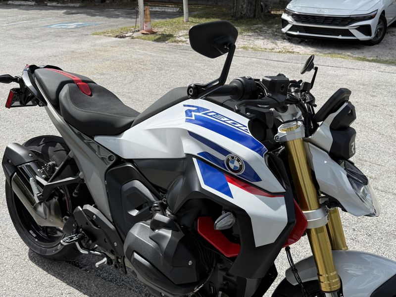 2026 BMW R 1300 R