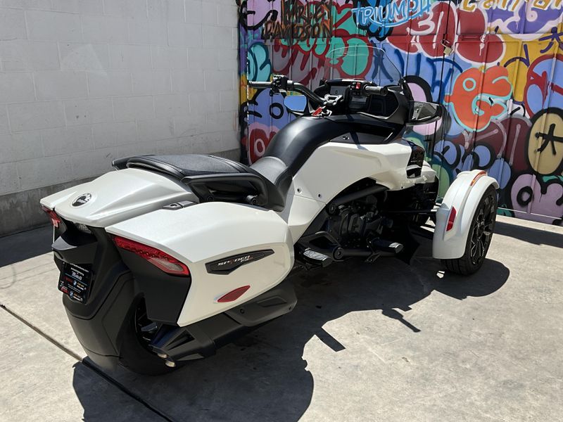 New 2026 Can-Am SPYDER F3 T 1330 Image 4