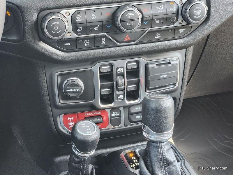 New 2025 Jeep Gladiator Willys 4x4