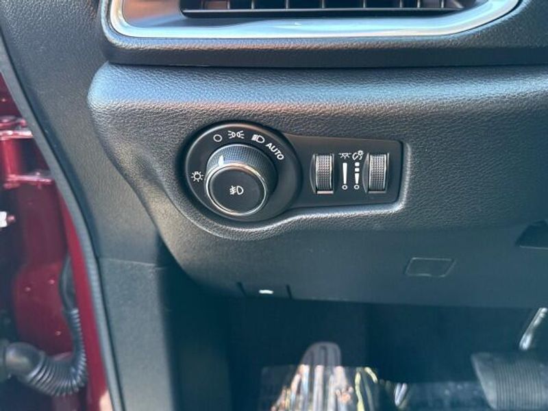 2019 Chrysler Pacifica Touring L photo 11