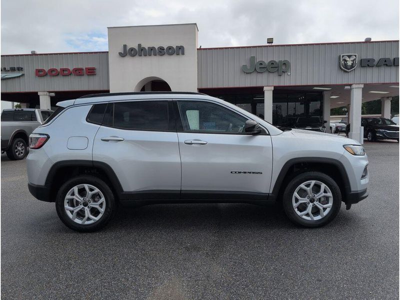 2025 Jeep Compass Latitude 4x4Image 6