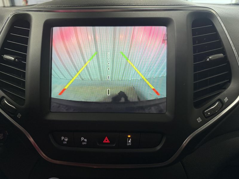 Used 2023 Jeep Cherokee Altitude LuxImage 13