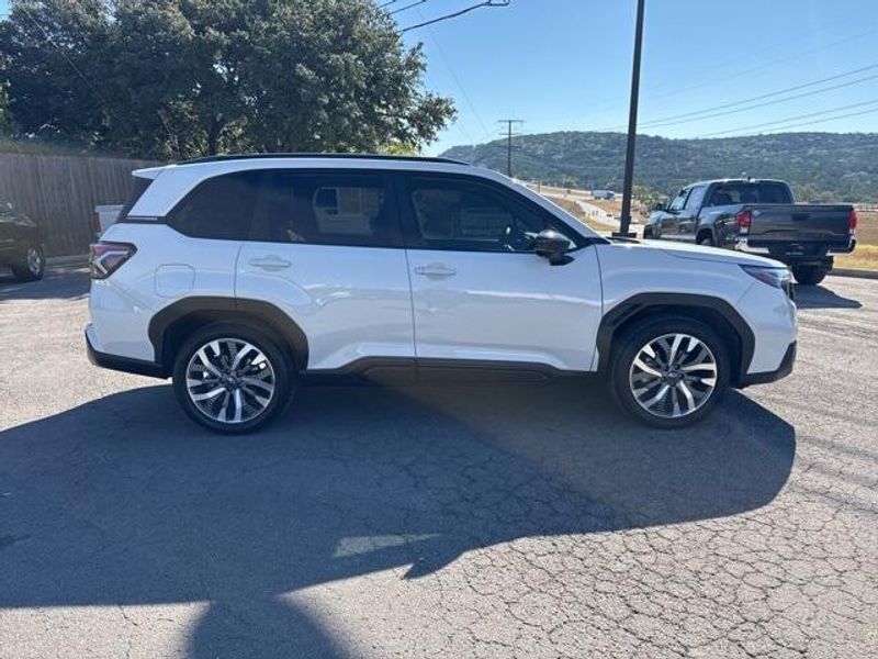 2025 Subaru Forester Touring photo 4