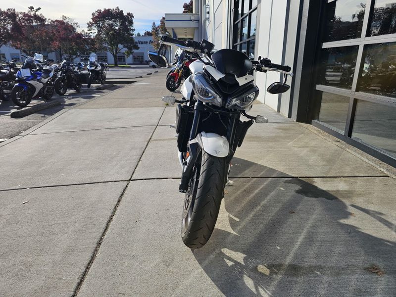 2025 Triumph Street Triple 765 R