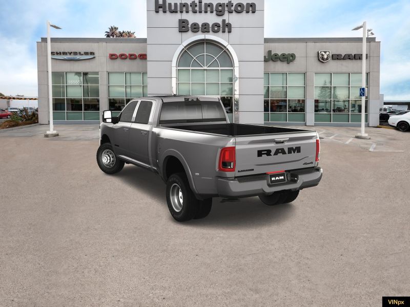 2025 RAM 3500 Laramie Crew Cab 4x4 DuallyImage 5