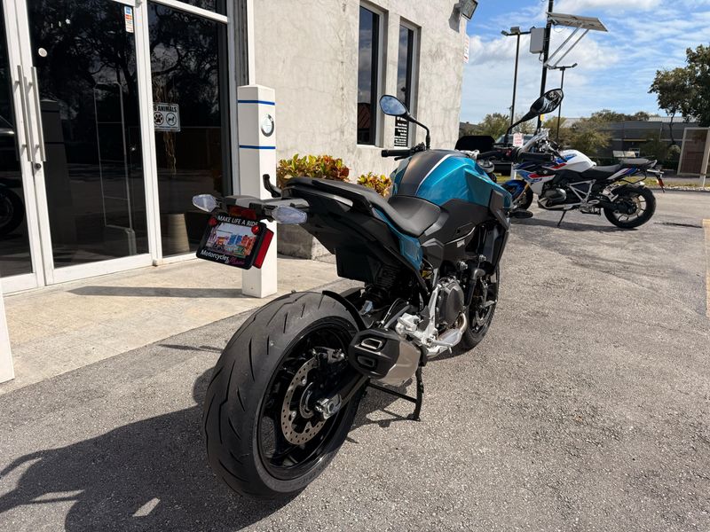 2025 BMW F 900 R Image 14