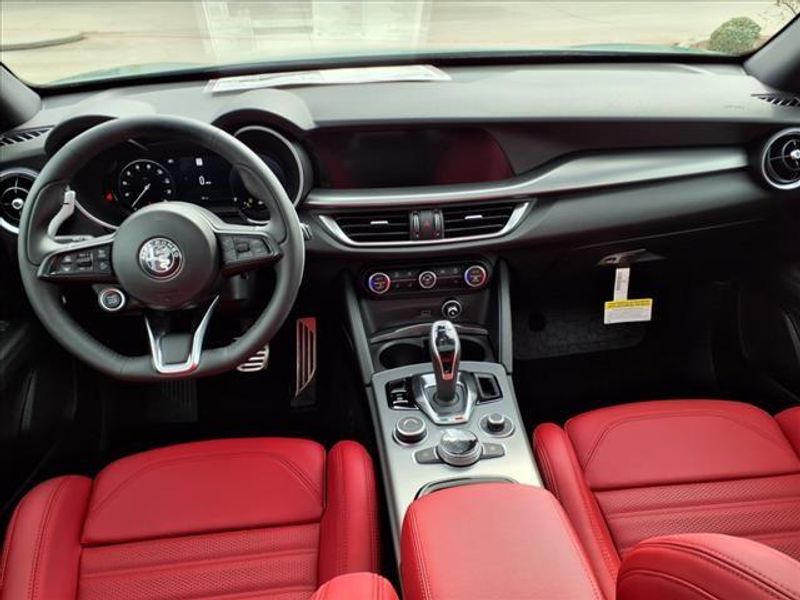 New 2025 Alfa Romeo Stelvio AwdImage 4