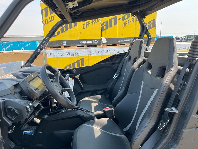 New 2026 Can-Am COMMANDER XT 700 Image 10