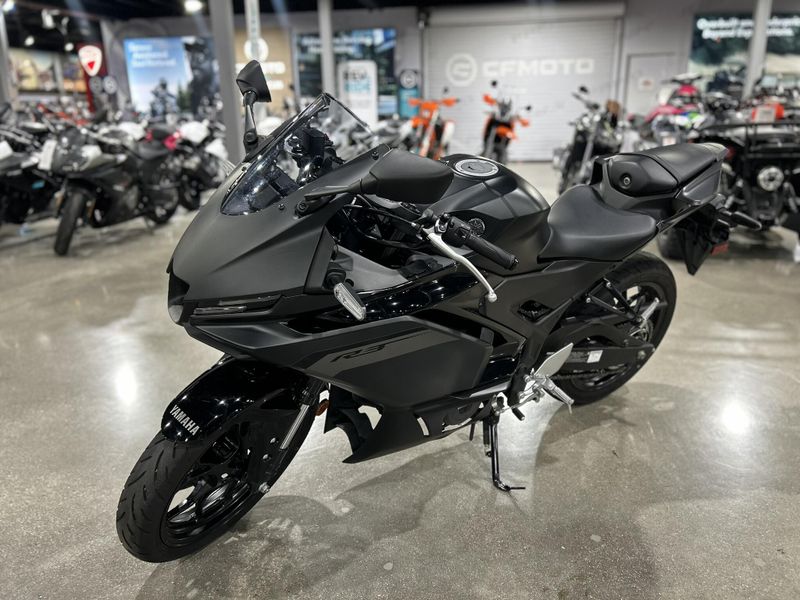 Used 2025 Yamaha YZF-R3 ABS Image 11