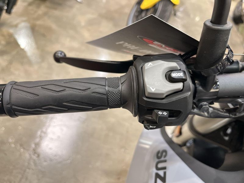 Used 2024 Suzuki GSX-8S CA Image 16