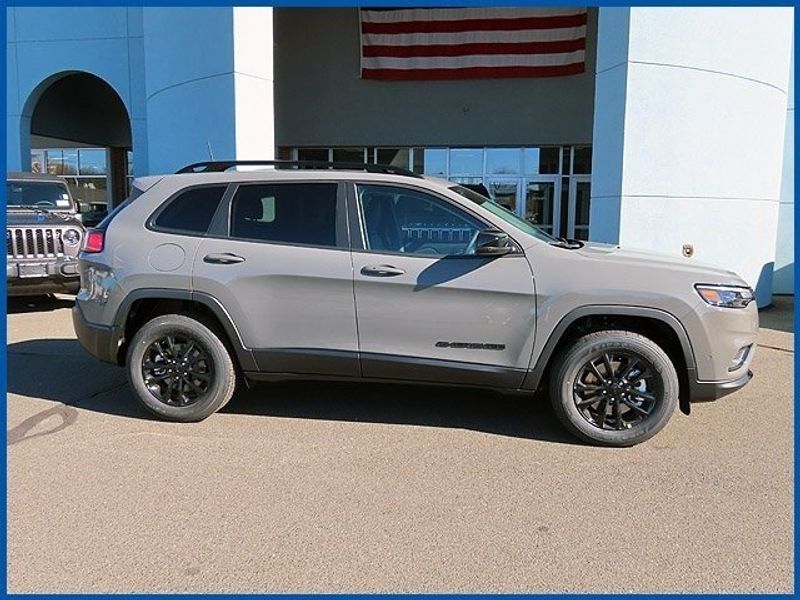 2023 Jeep Cherokee AltitudeImage 2