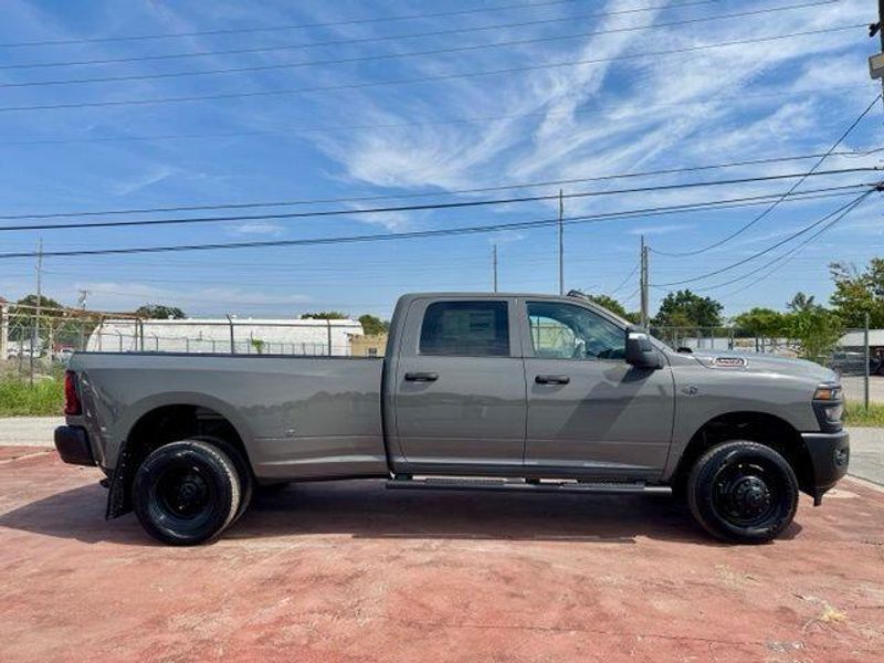 New 2027 RAM 3500 TradesmanImage 5