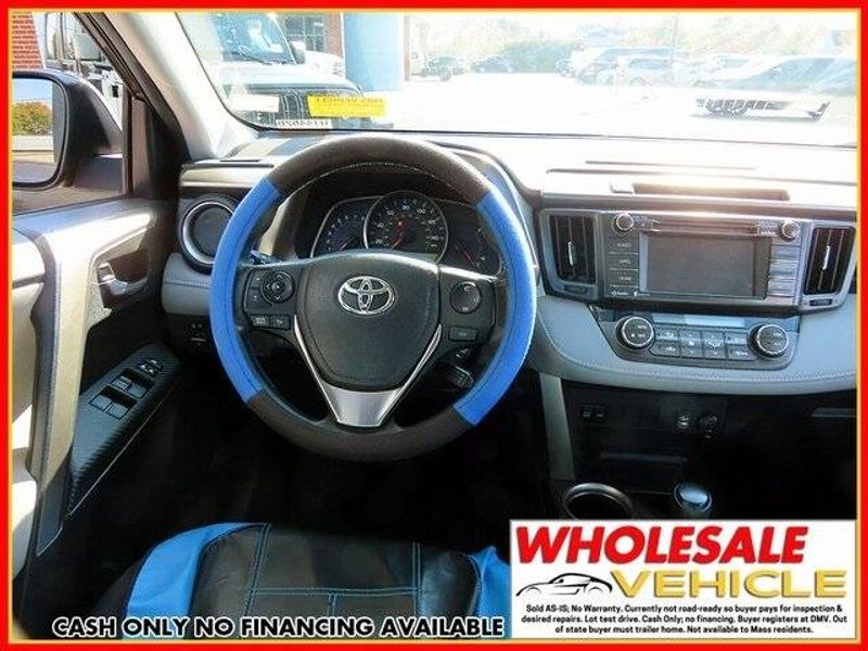 2014 Toyota RAV4 XLEImage 10