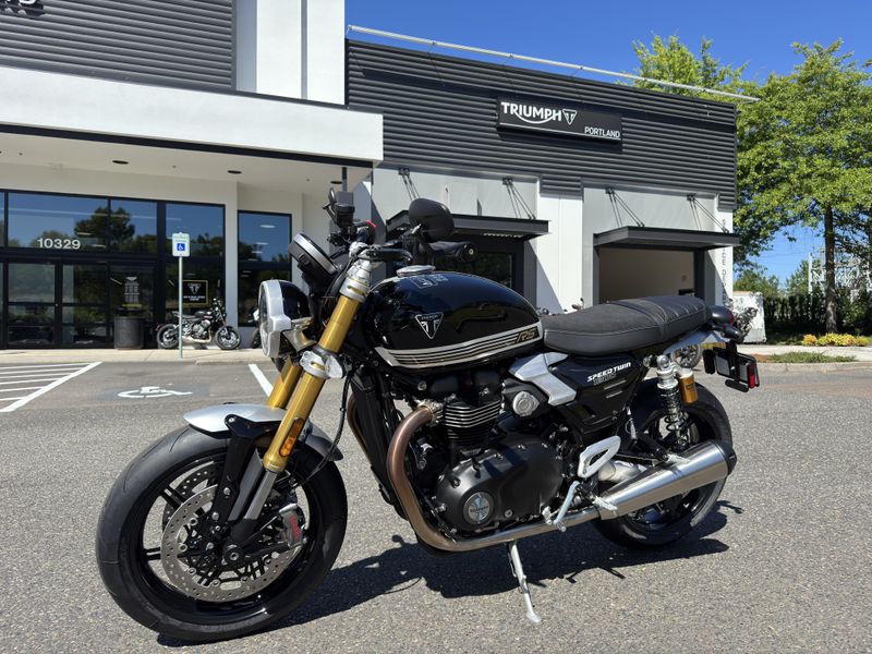 2025 Triumph Speed Twin 1200 RS - SAPPHIRE BLACK 