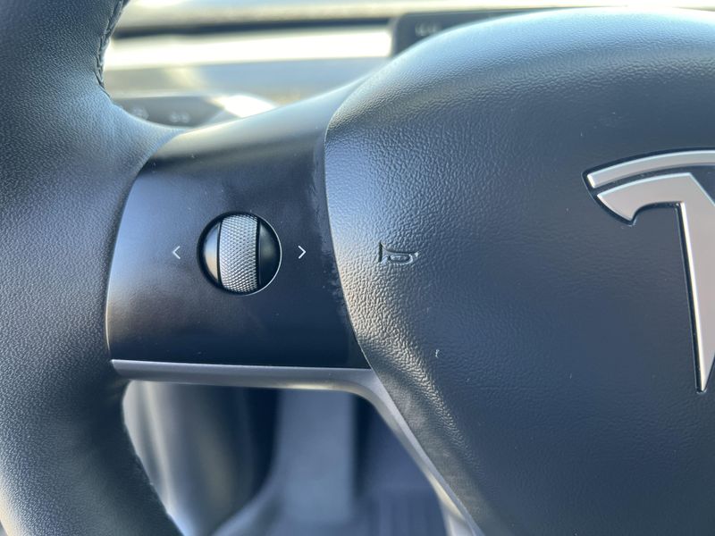2021 Tesla Model Y Long RangeImage 10