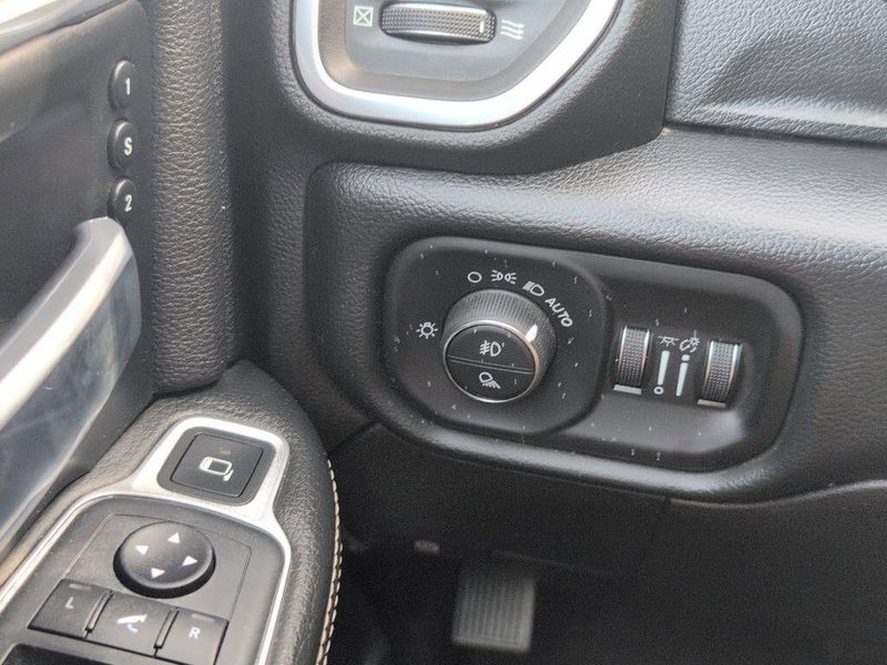 2019 RAM 2500 LaramieImage 29