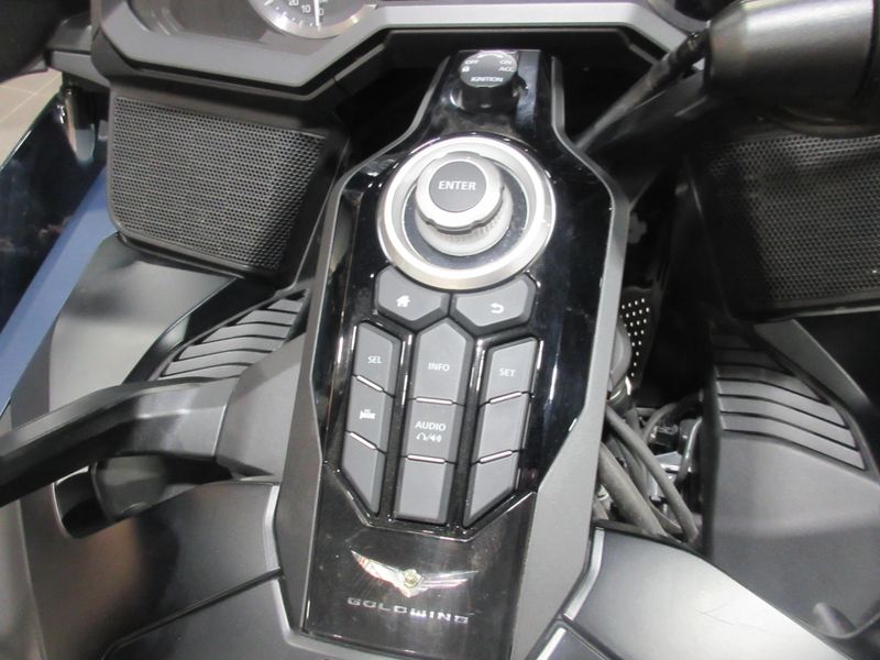 USED 2022 HONDA GOLDWING DCT Image 15