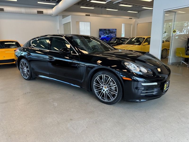 2015 Porsche Panamera 4SImage 1