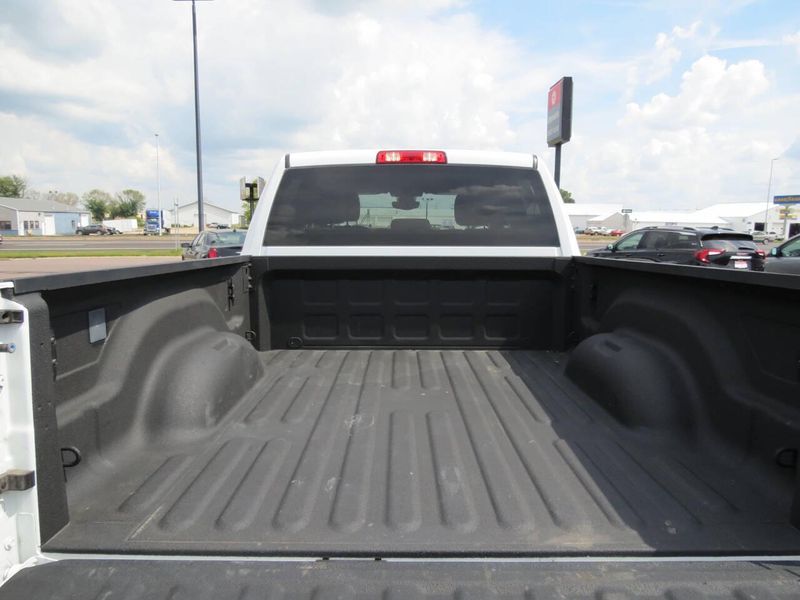 New 2024 RAM 2500 Big Horn 4x4 4dr Crew Cab 6.3 ft. SB PickupImage 13
