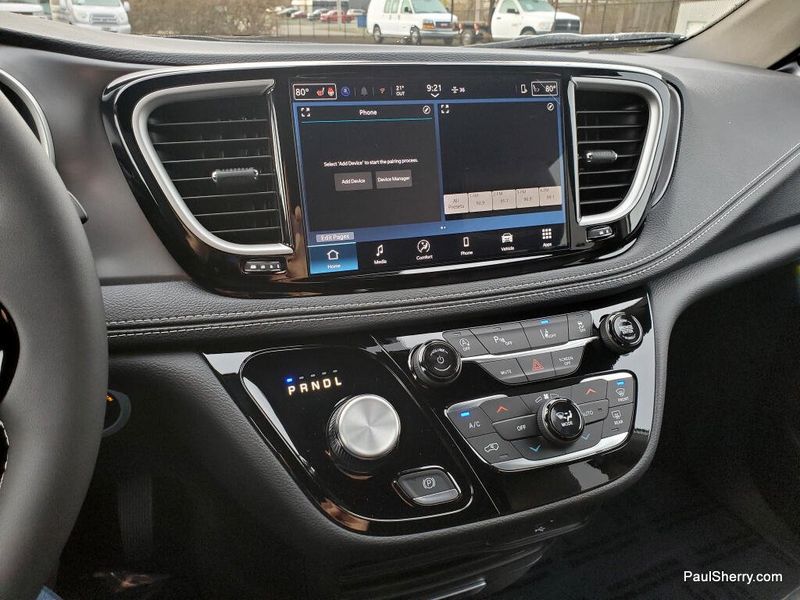 New 2026 Chrysler Pacifica Select