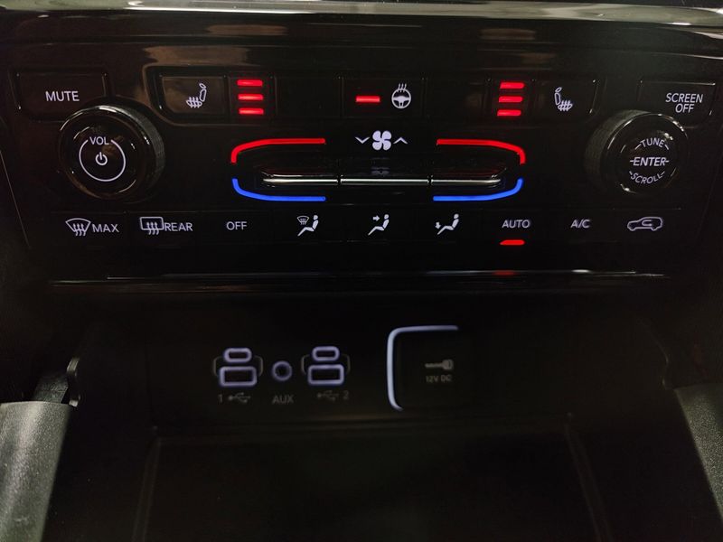 Used 2024 Jeep Grand Cherokee Laredo Luxury Tech V6 4X4Image 15