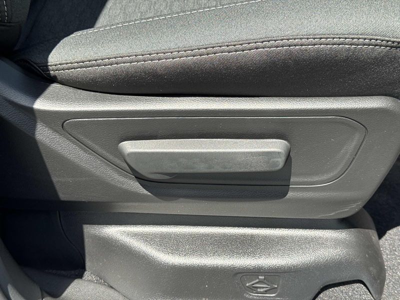 New 2026 RAM 1500 Big Horn Crew Cab 4x2 5'7' Box