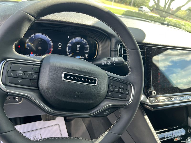 2024 Jeep Wagoneer L Series II CarbideImage 17