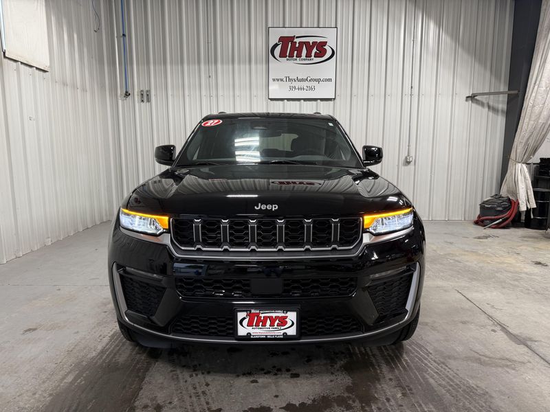 New 2027 Jeep Grand Cherokee Limited 4x4Image 17