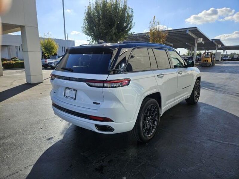 2025 Jeep Grand Cherokee Summit Reserve photo 2