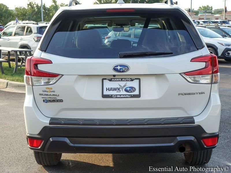 2021 Subaru Forester Premium photo 5