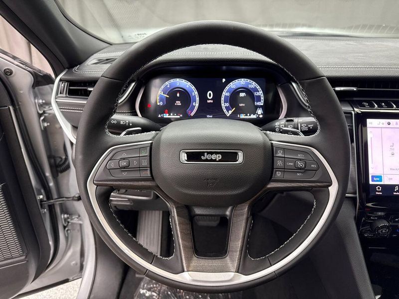 New 2025 Jeep Grand Cherokee Limited 4x4Image 10