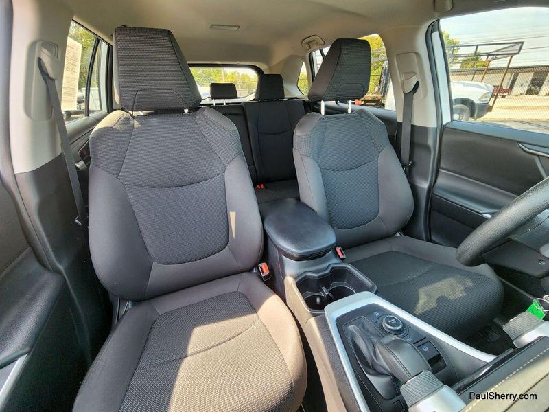 2024 Toyota RAV4 Hybrid LE photo 2