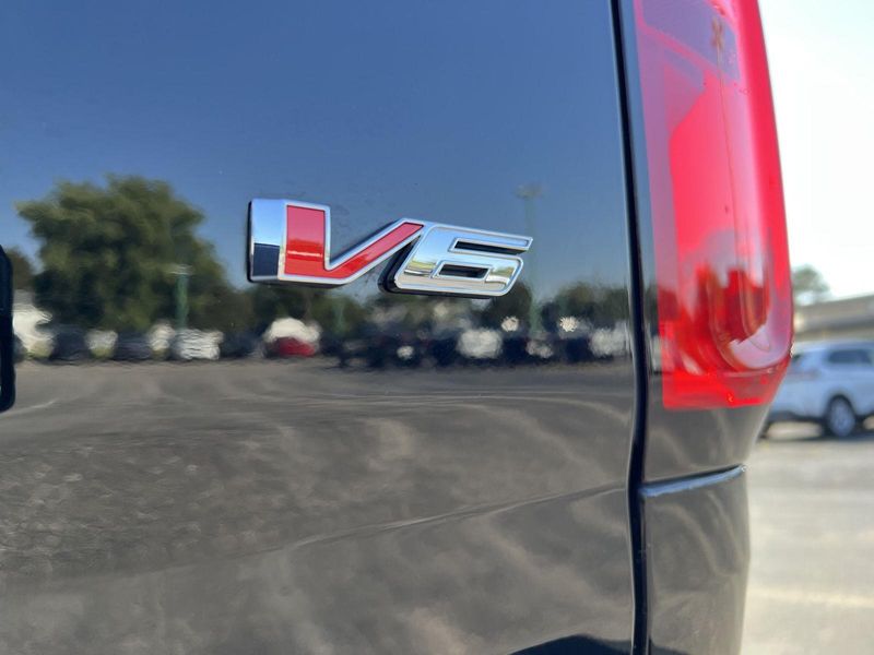 2022 Chevrolet Colorado LT photo 9