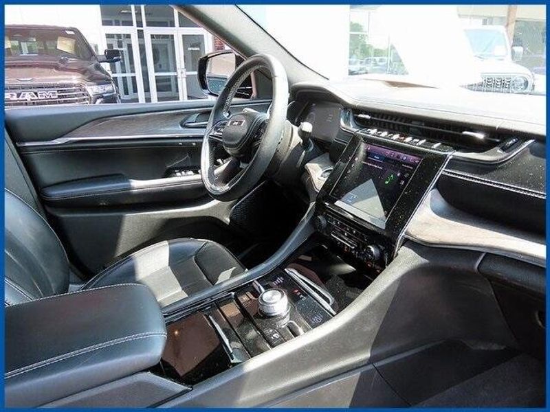 Used 2022 Jeep Grand Cherokee OverlandImage 8